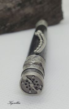 angeln-fischen-fliegenfischen-kugelschreiber-stift-mooreiche-holz-morta-antik-zinn-18-11-2020-005