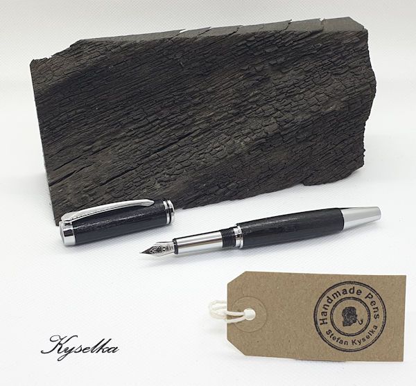 handgefertigter-kyselka-handmade-fuellfederhalter-fuellerl-schreiber-stift-pen-mooreiche-morta-holz-schmidt-feder-m-chrom-schwarz-unikat-07-11-2020-003